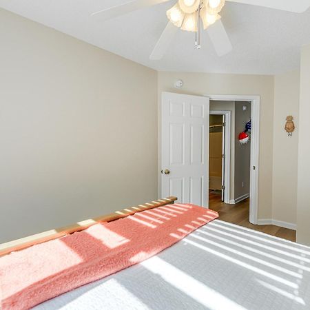 Well-Equipped Emerald Isle Townhome Pets Welcome! Экстерьер фото