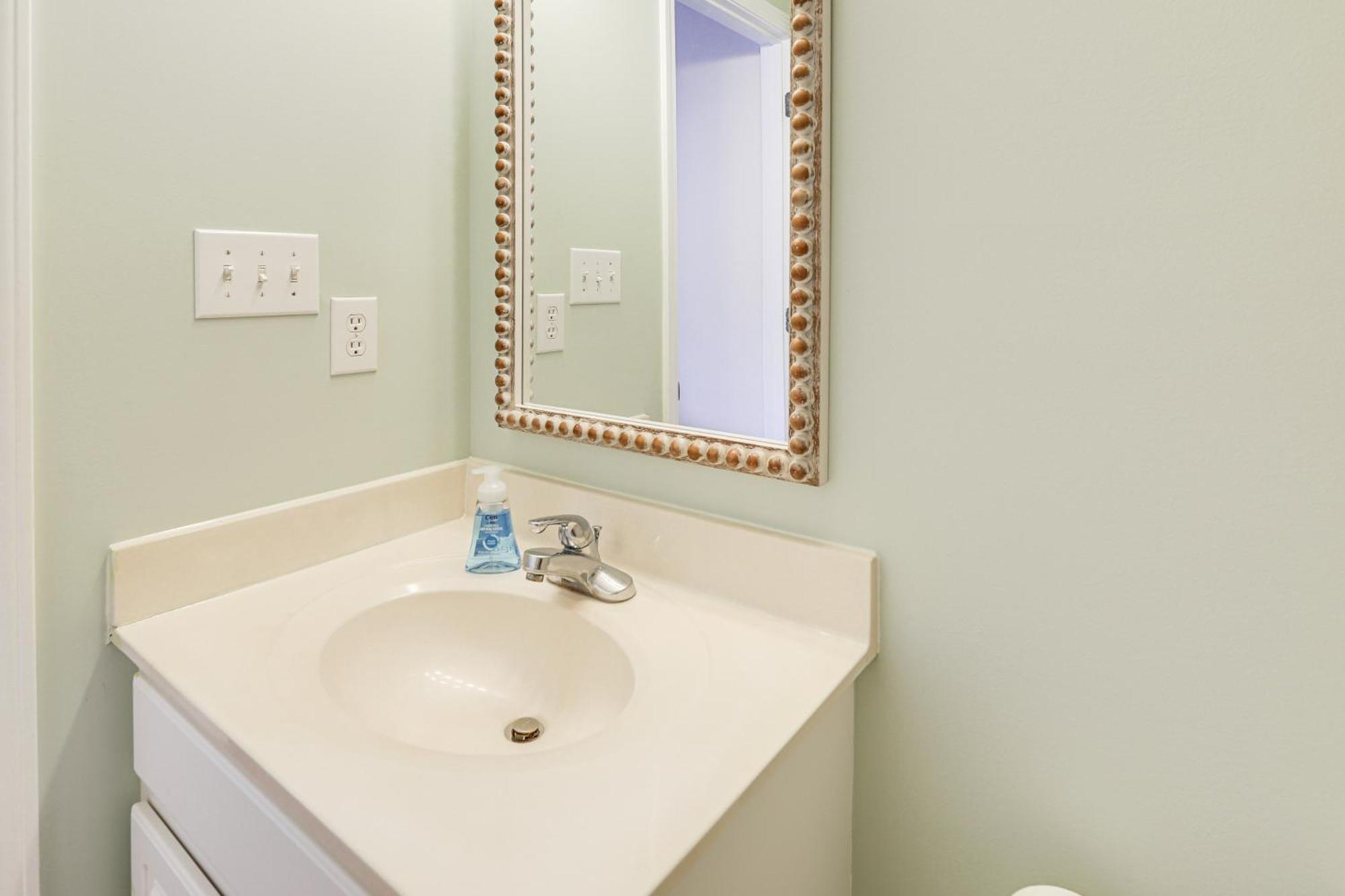Well-Equipped Emerald Isle Townhome Pets Welcome! Экстерьер фото