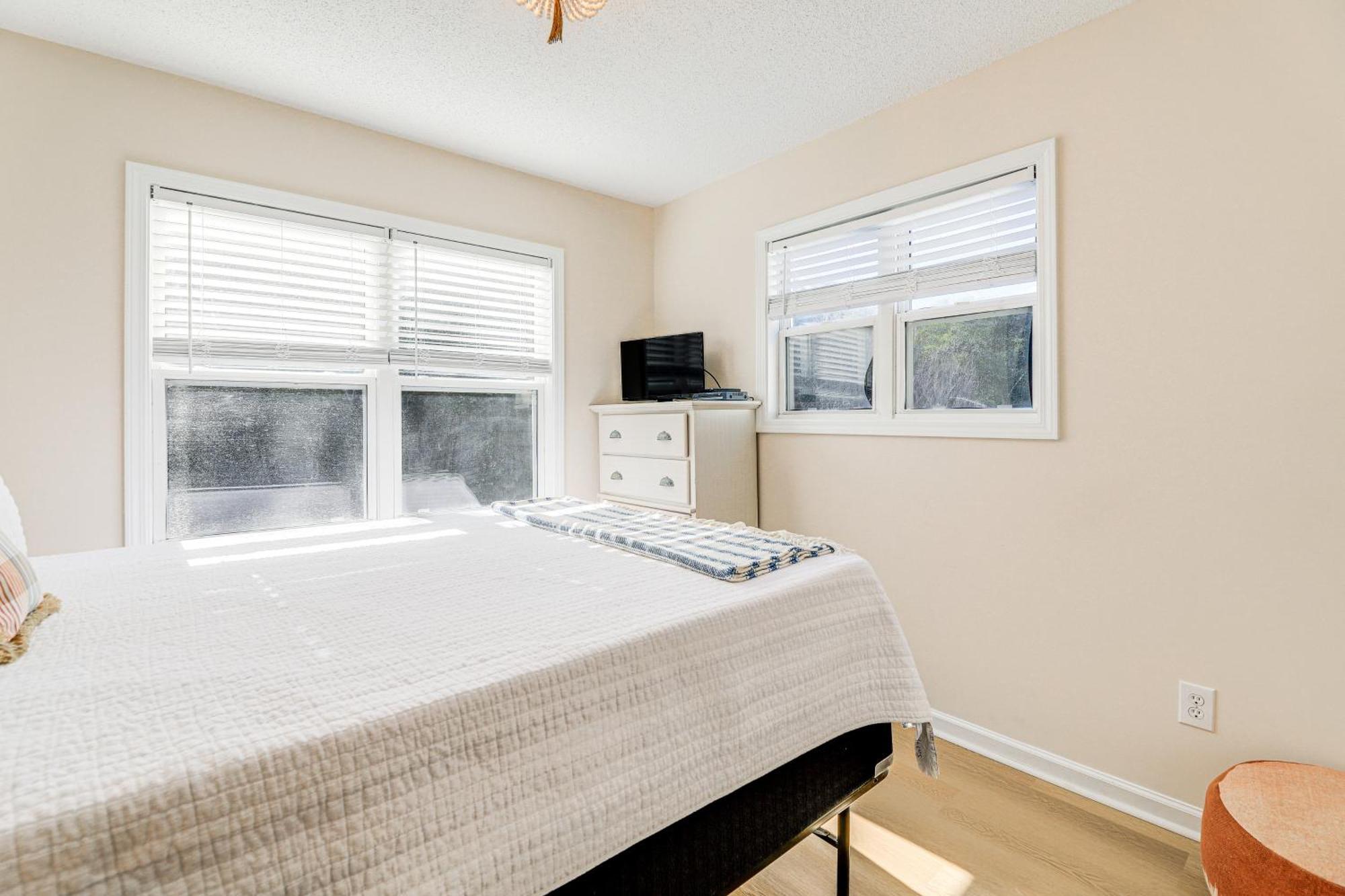 Well-Equipped Emerald Isle Townhome Pets Welcome! Экстерьер фото