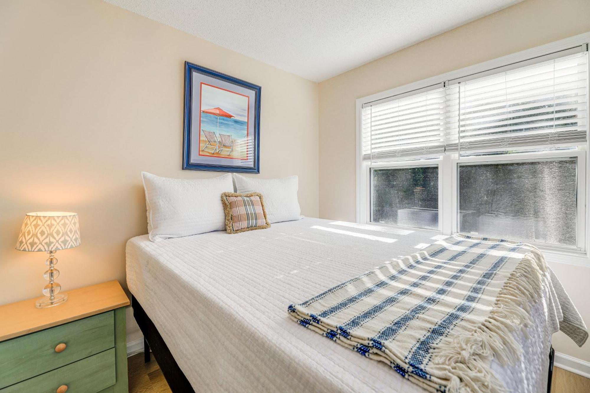 Well-Equipped Emerald Isle Townhome Pets Welcome! Экстерьер фото